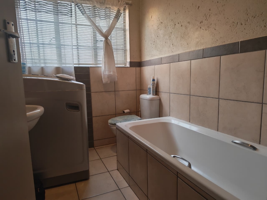 2 Bedroom Property for Sale in Waterval East North West